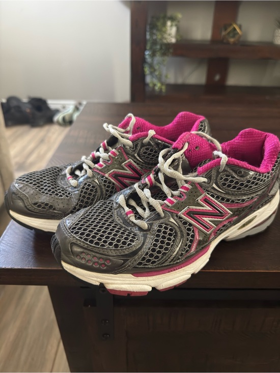 New Balance Shoes - New Balance 760 Susan G Komen Breast Cancer Edition Shoes WR760KM SZ 6 1/5 Women